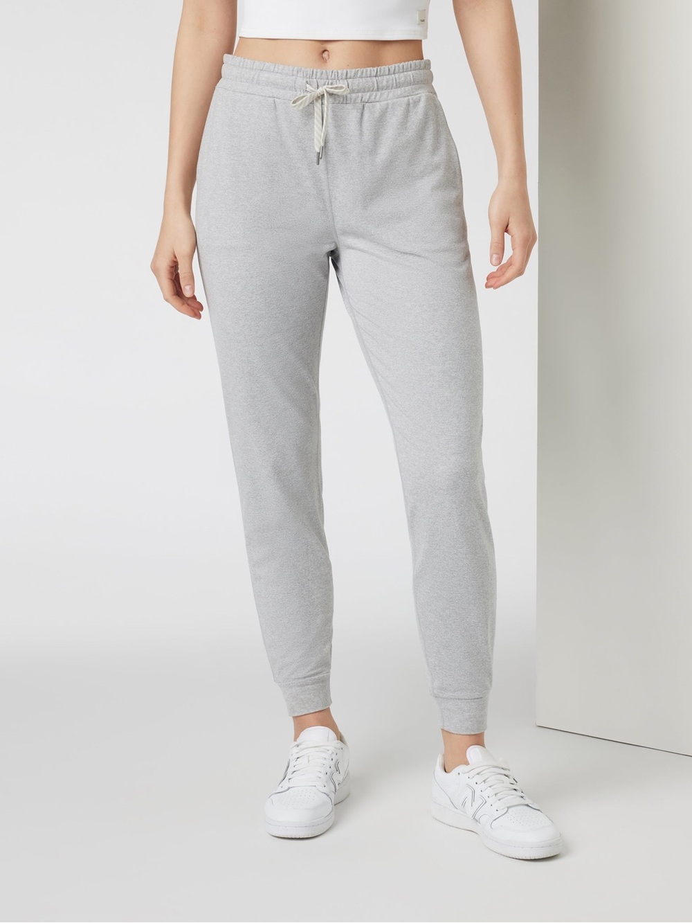 Vuori Women's Dreamknit Performance Joggers Heather Gray